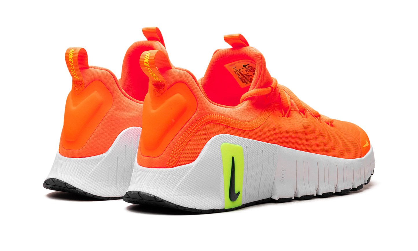 Free Metcon 6 WMNS"Orange" FJ7126 800