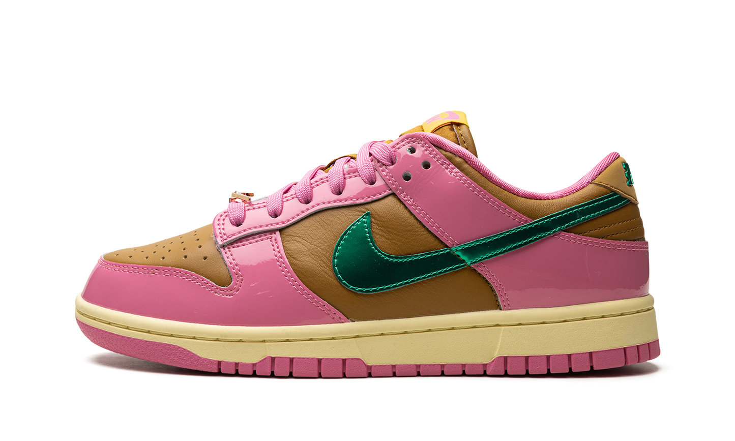 DUNK LOW WMNS"Parris Goebel" FN2721 600