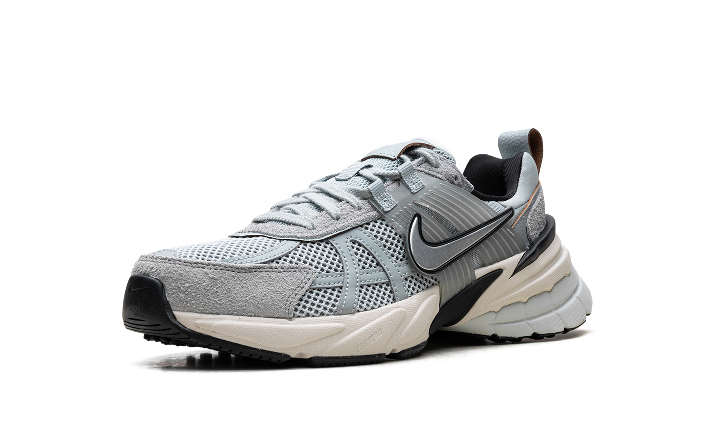 V2K Run WMNS"Light Pumic Black Chrome" FN6703 003