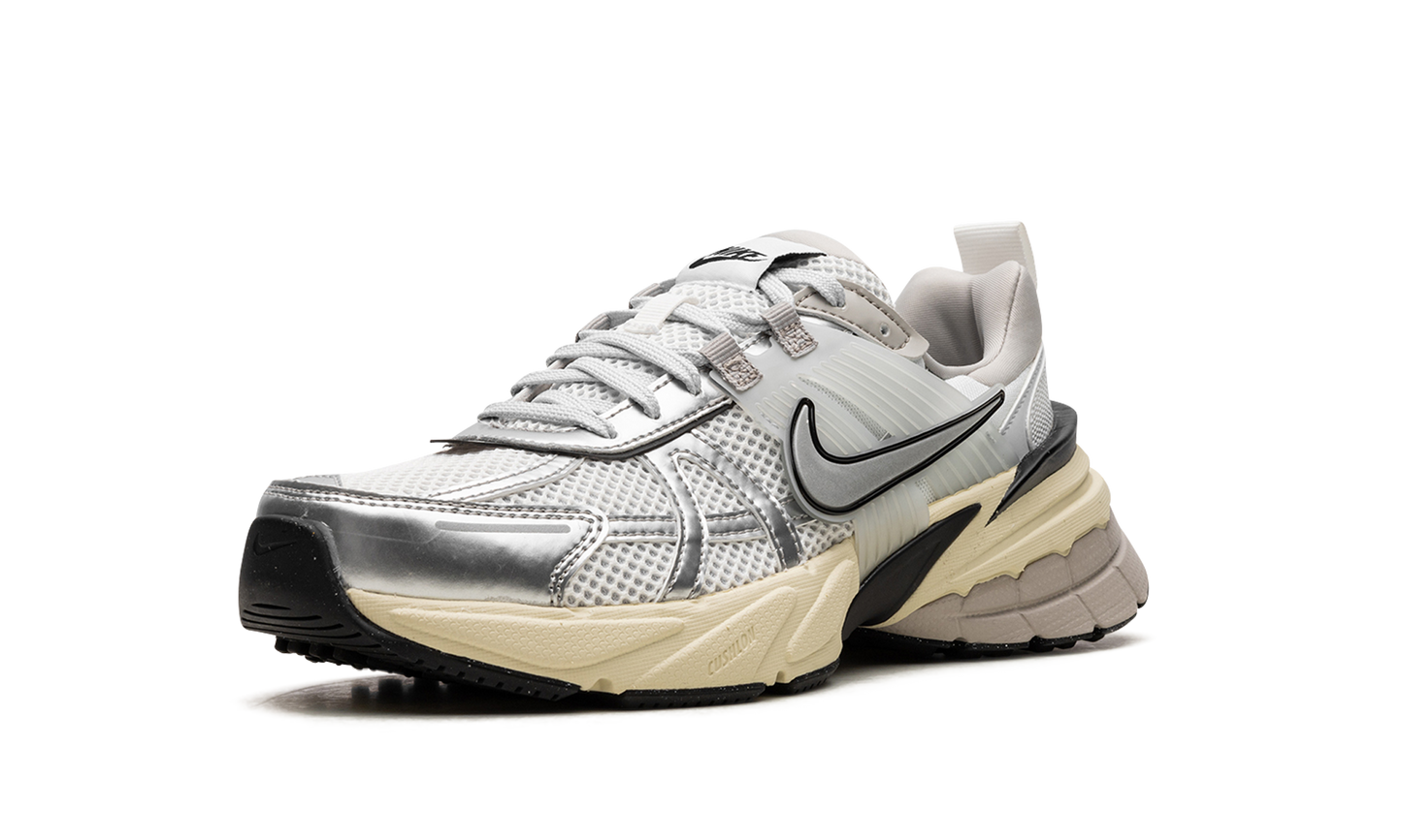 V2K RUN WMNS"Metallic Silver" FD0736 100