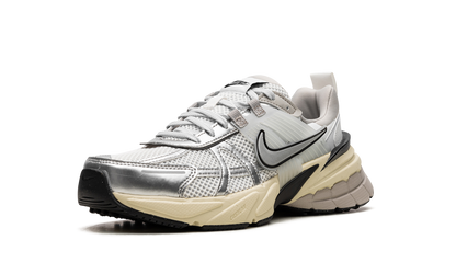 V2K RUN WMNS"Metallic Silver" FD0736 100