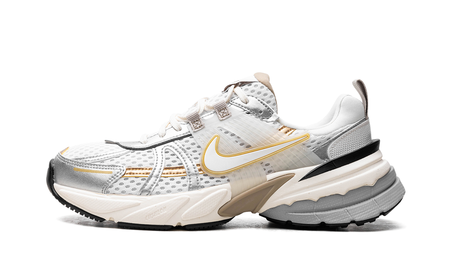 V2K Run WMNS"Khaki Metallic Silver" HJ7245 100