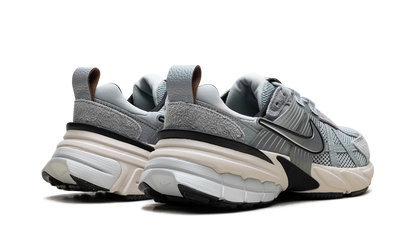 V2K Run WMNS"Light Pumic Black Chrome" FN6703 003