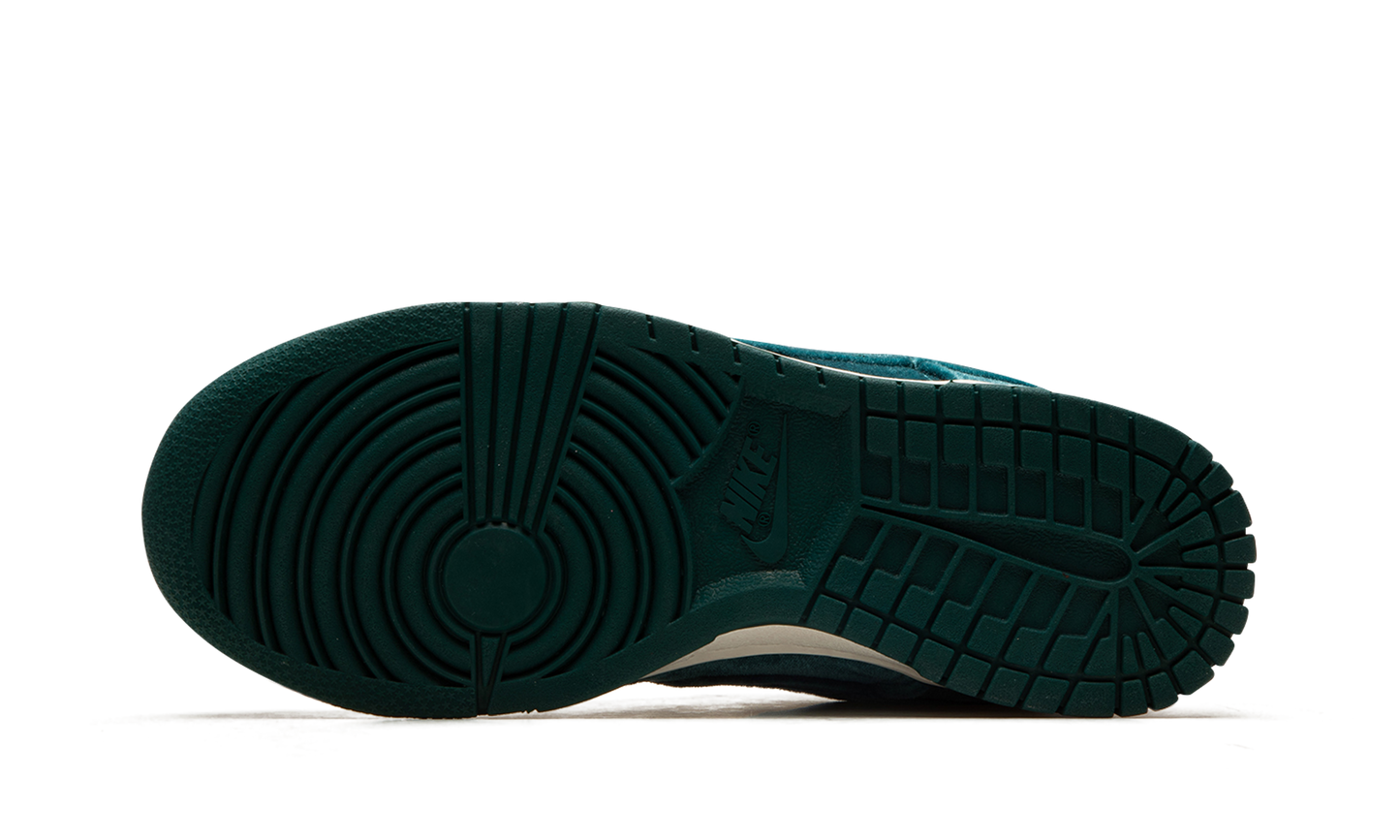 DUNK LO MNS WMNS"Green Velvet" DZ5224 300