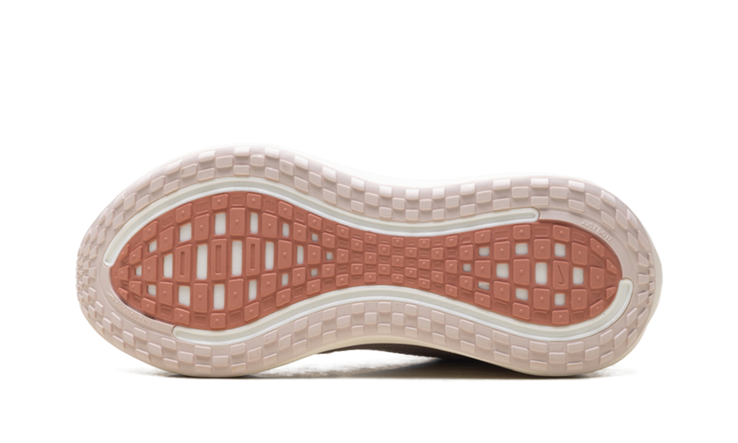 Vomero Plus WMNS"Silt Red Stardust" HV8154 605