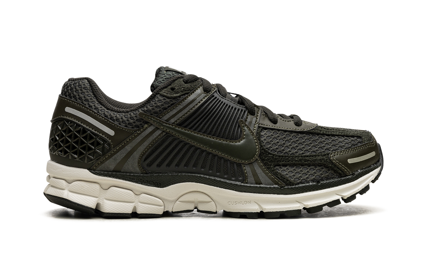 ZOOM VOMERO 5 WMNS"Sequoia" FQ8898 325