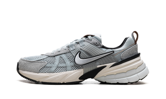 V2K Run WMNS"Light Pumic Black Chrome" FN6703 003