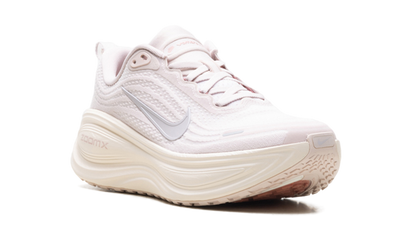 Vomero Plus WMNS"Silt Red Stardust" HV8154 605