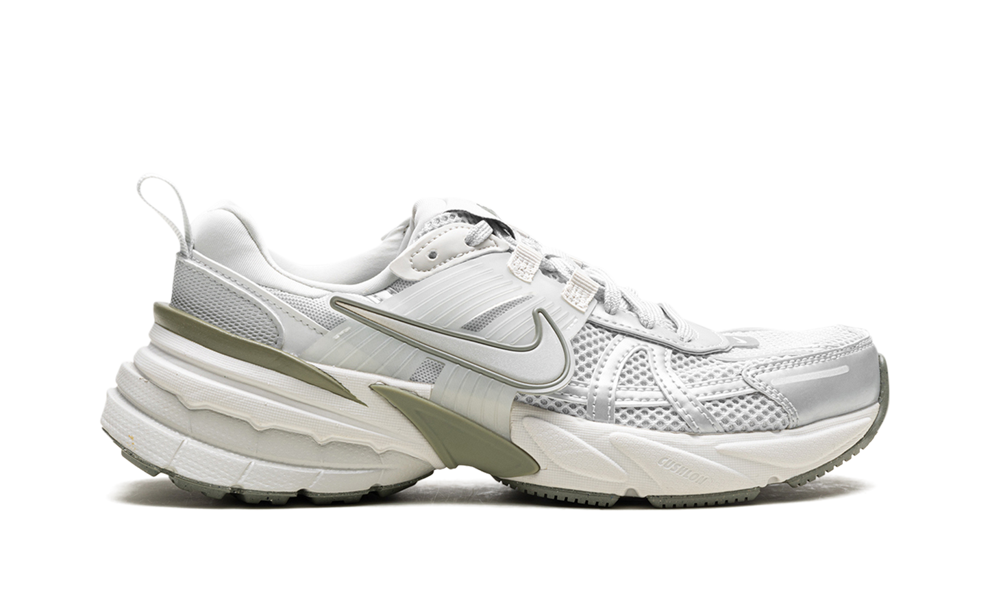 V2K Run WMNS"Photon Dust Light Silver" FD0736 006