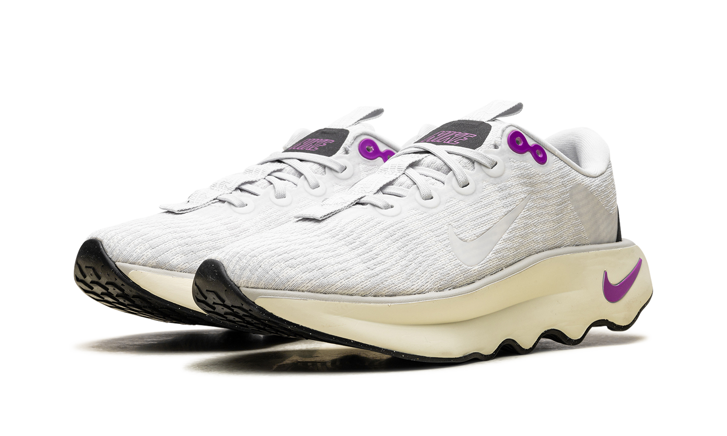 Motiva WMNS"Photon Dust Hyper Violet Coconut Milk" DV1238 009