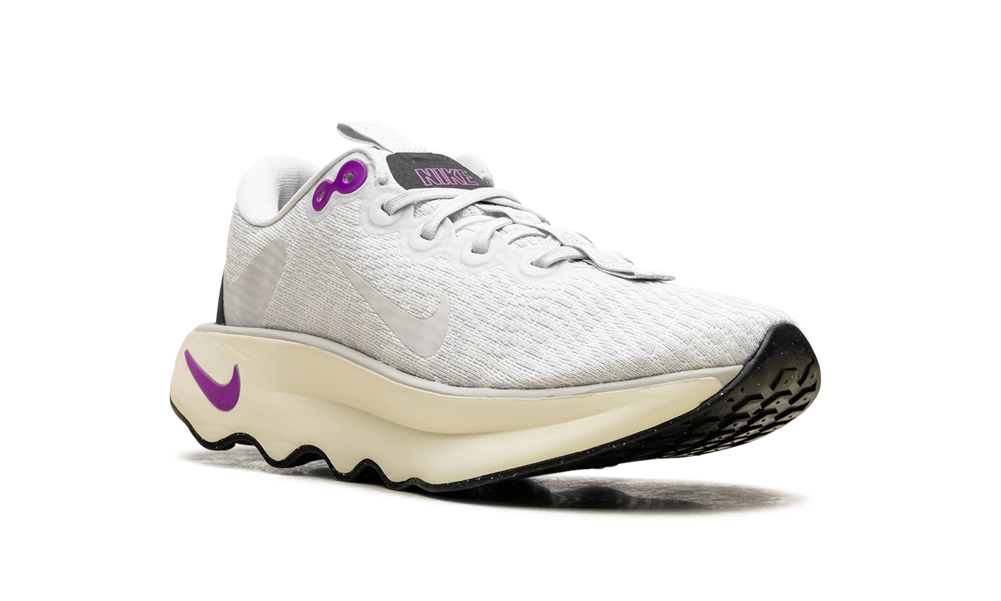 Motiva WMNS"Photon Dust Hyper Violet Coconut Milk" DV1238 009