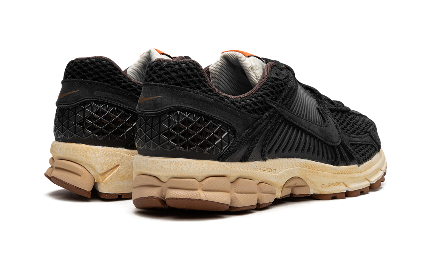 VOMERO 5 WMNS"Black/ Sesame" FD0533 010