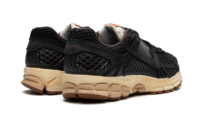 VOMERO 5 WMNS"Black/ Sesame" FD0533 010