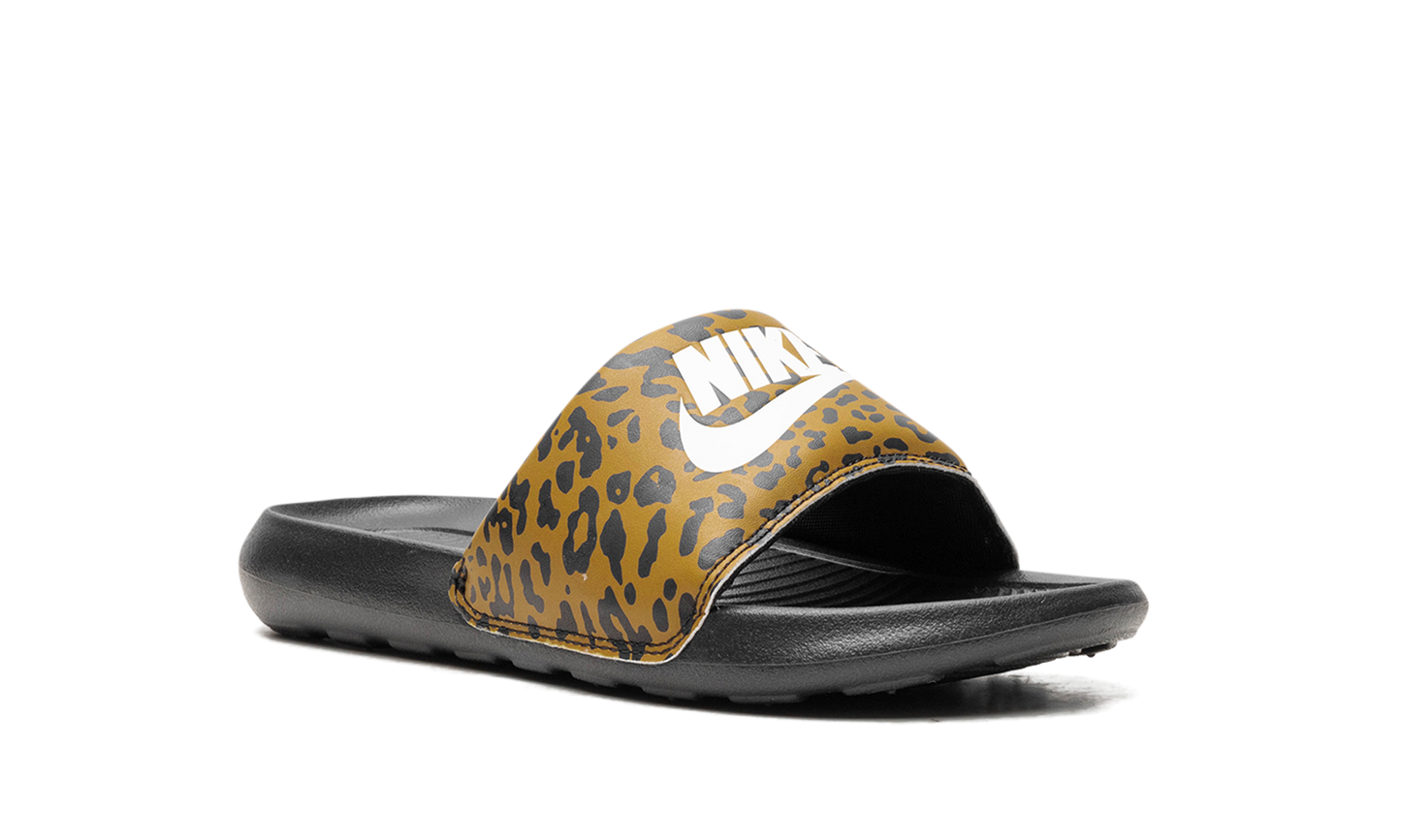 VICTORI ONE MNS WMNS"Cheetah Print" CN9676 700